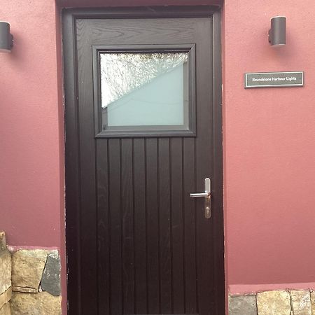 شقة Roundstone Retreats Roundstone Harbour Lights المظهر الخارجي الصورة