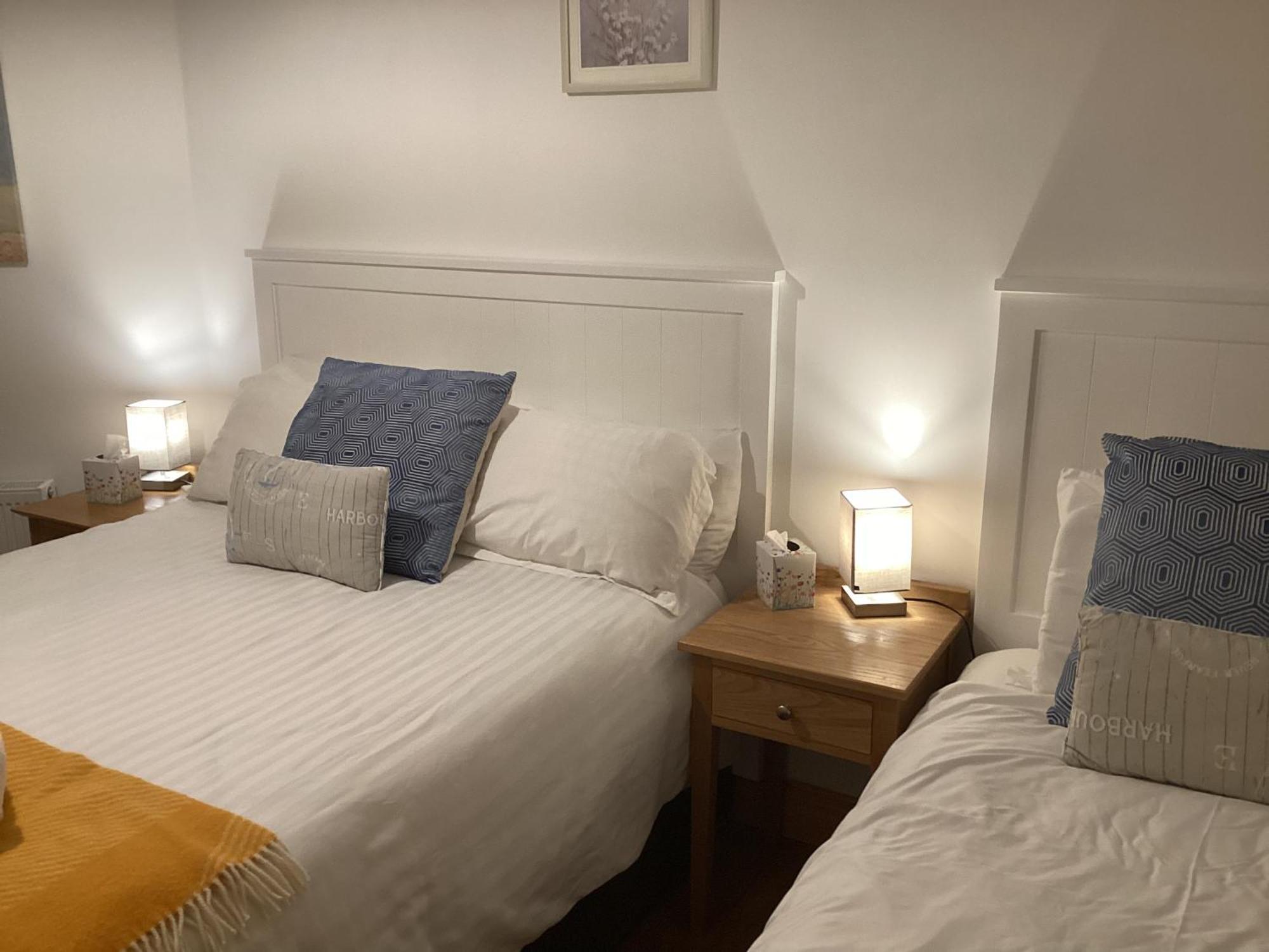 شقة Roundstone Retreats Roundstone Harbour Lights المظهر الخارجي الصورة